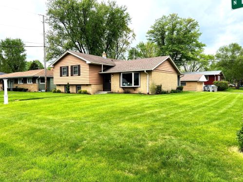 7935 Fairway Pl, Milwaukee, WI 53223-4223