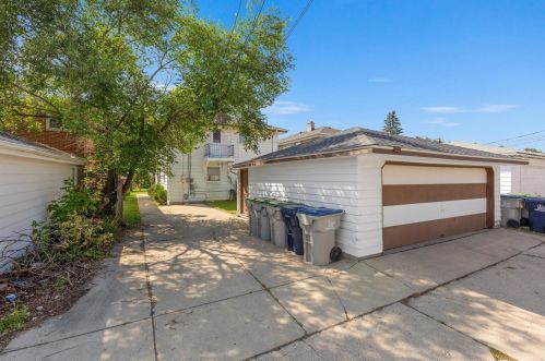 4306 91st St, Milwaukee WI  53222-1612 exterior