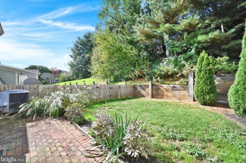 3223 Pinewyn Cir, Lancaster PA exterior