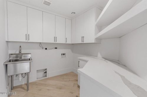 1825 Cinnabar Ave, Phoenix AZ  85020-1916 exterior