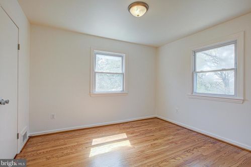 6918 Westhampton Dr, Alexandria VA 22307-1528 exterior