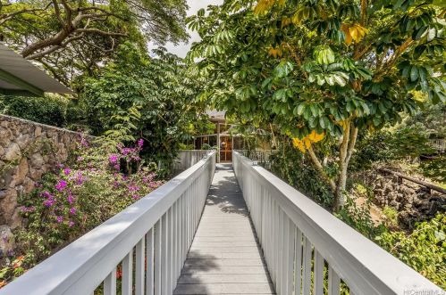 1545 Kalaniiki St, Honolulu, HI 96821-1217