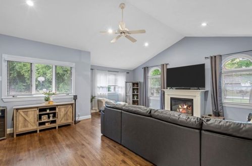 36 Mulberry Cir, Providence RI 02919-2534 exterior