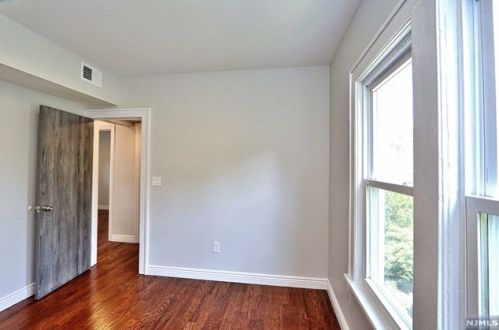 34 Enfield Ave, Montclair NJ 07042-3118 exterior