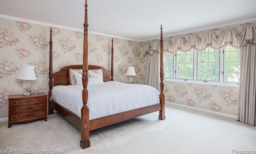 5394 Abbey Rd, Rochester MI 48307-2400 exterior