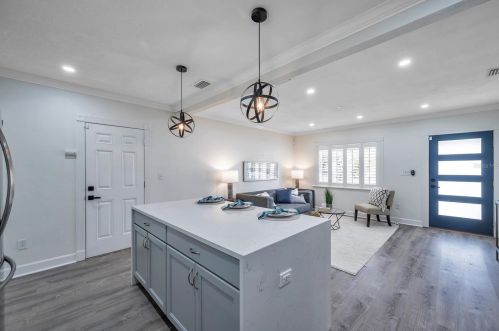 3912 Bay View Ave, Tampa FL  33611-1234 exterior