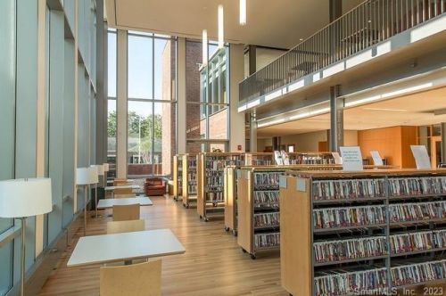 24 Aspen Ledges Rd, Ridgefield CT 06877-1826 exterior