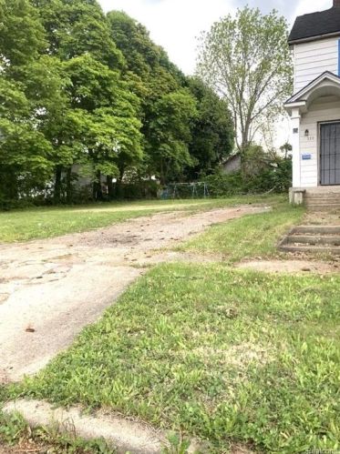 117 Genesee St, Flint, MI 48505-4213