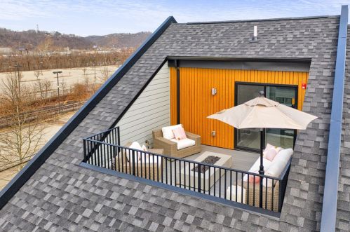 5563 Berlin Way, Pittsburgh PA  15201 exterior