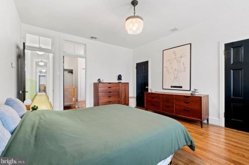 526 Girard Ave, Philadelphia PA 19130-1617 exterior