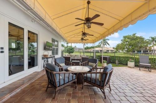 4795 Oak Cir, Boynton Beach FL 33436-5922 exterior