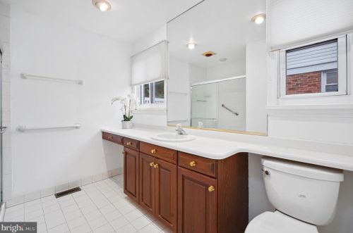 236 Memorial Ave, Tavistock NJ 08033-2952 exterior