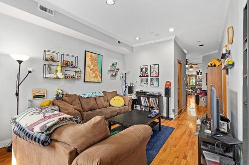 3046 Leavitt St, Chicago IL 60618-8114 exterior