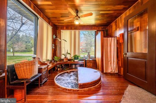 220 Maple Ave, Camden NJ 08106-2315 exterior