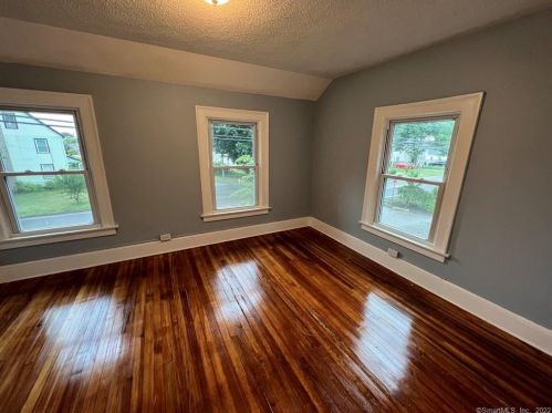 135 Autumn St, Manchester CT  06040-5519 exterior