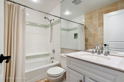 2666 Southport Ave, Chicago IL  60614-1228 exterior