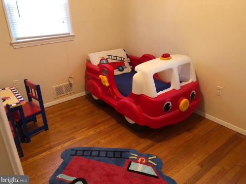 202 England Ter, Rockville MD 20850-1630 exterior