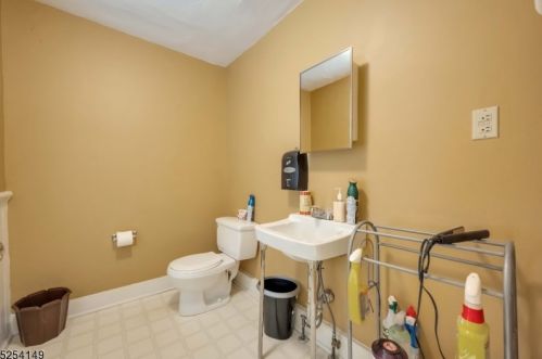 196 Belvidere Ave, Washington NJ 07882-1028 exterior