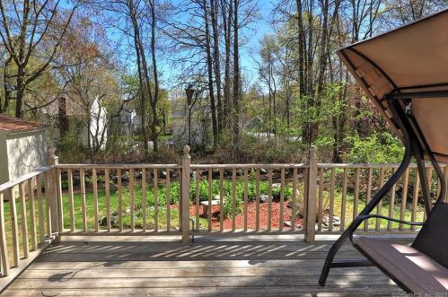 31 Lookout Hl Rd, Milford CT 06461-1878 exterior