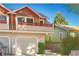720 24 Ave, Seattle WA  98117-4401 exterior
