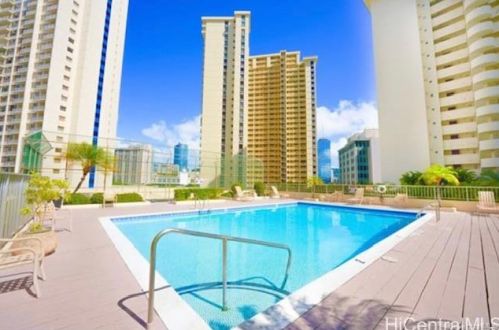 469 Ena Rd, Honolulu HI  96815-1749 exterior