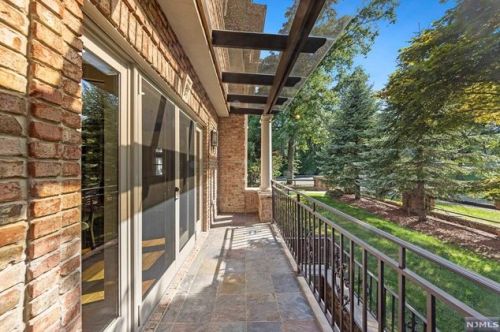 32 Lenox Ave, Demarest NJ 07627-2112 exterior