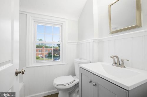 720 Irvington Pl, Chester PA 19013-5213 exterior