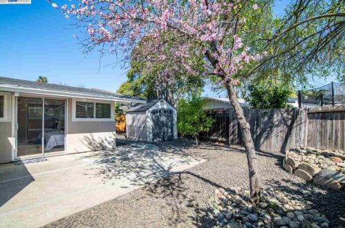 1414 Toyon Dr, Concord CA 94520-2911 exterior