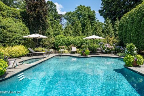 33 Byram Dr, Greenwich CT 06830-7066 exterior