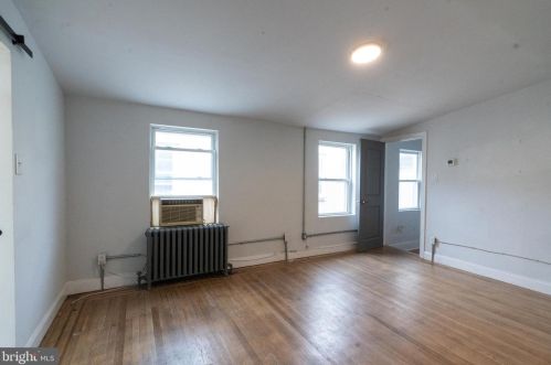 1318 6 St, Philadelphia PA 19147-5833 exterior