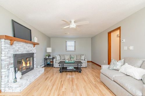 4 Celtic Ct, Enfield, CT 06082-5777