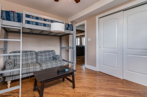 8020 Kilbourn Ave, Chicago IL 60646-5020 exterior