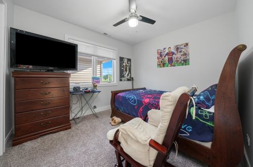 5606 Parkside Ave, Chicago IL 60646-6421 exterior