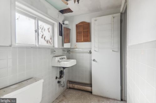 211 Ednor Rd, Silver Spring MD 20905-5134 exterior