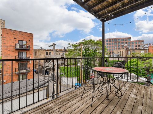 859 Buckingham Pl, Chicago IL 60657-2364 exterior