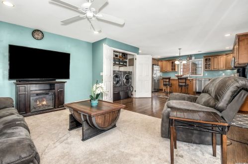 11 St, Huntington Station NY 11746-1332 exterior