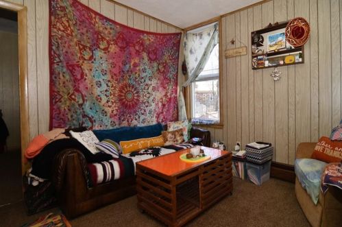 832 Elm St, Woonsocket RI 02895-3507 exterior