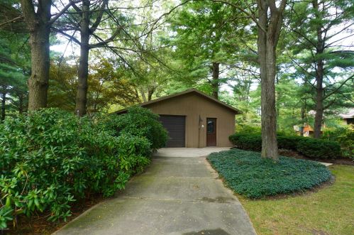 2425 58 St, Fennville MI 49408-8417 exterior