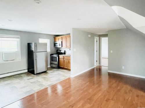 807 Franklin Ave, Valley Stream NY  11580-1572 exterior