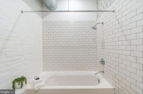 2218 Emerald St, Philadelphia PA 19134-2505 exterior