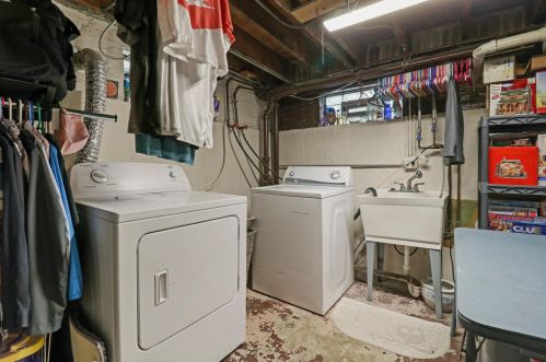 6304 Peterson Ave, Chicago IL 60646-4619 exterior