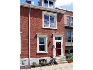 1817 Wharton St, Pittsburgh PA  15203-1738 exterior