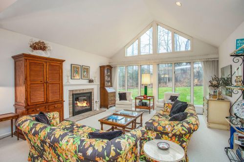 3461 Charlevoix Dr, Grand Rapids MI 49546-7061 exterior