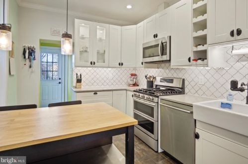 250 Krams Ave, Philadelphia PA 19128-4734 exterior