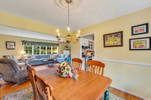 11 Maria Ct, Huntington Station NY 11746-2718 exterior