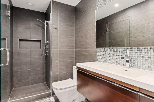 2056 Lincoln Ave, Chicago IL 60659-2314 exterior