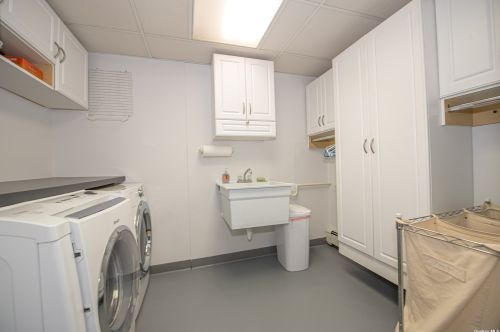 168 Suffolk Ave, Babylon NY 11704-2825 exterior