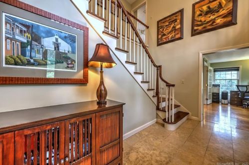 55 Mtn Brk Rd, North Haven CT 06473-1019 exterior