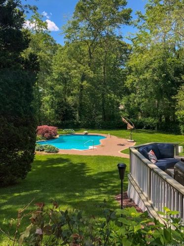 59 Arbor Ln, Huntington Station NY 11746-5129 exterior