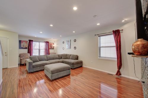 1315 Kildare Ave, Chicago IL 60651-1728 exterior